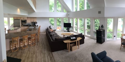 remodeled main great room with plenty of room for large groups - Czarnecky