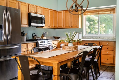 8 seats available in the kitchen area.