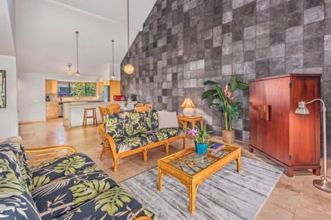 The Waioli in Hanalei Main Room - This 2 AC Bedroom, 2 full bath open floor plan retreat is central to all Hanalei Town, Hanelei Bay and Northshore points of interest. The spacious interior areas and outdoor tropical grilling and dining lanai create plenty of zones for everyone to unwind, relax or connect.