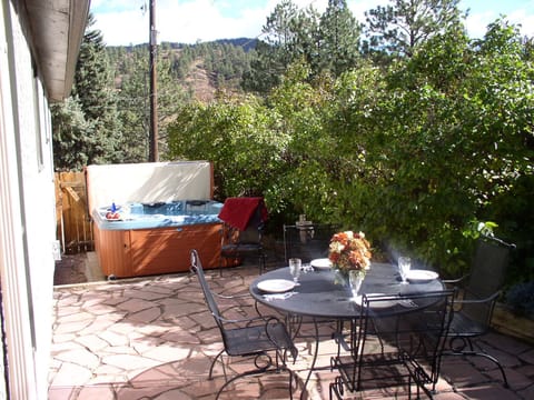 Hot tub and out door dining
