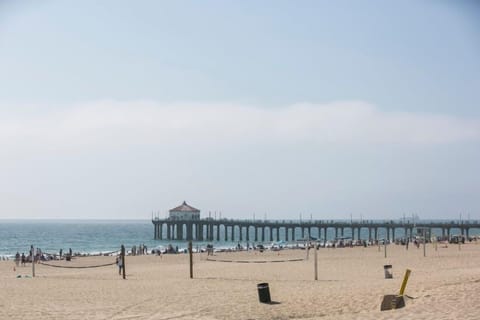 Manhattan Beach Pier:
0.3 mile walk from the cottage. It's very close!