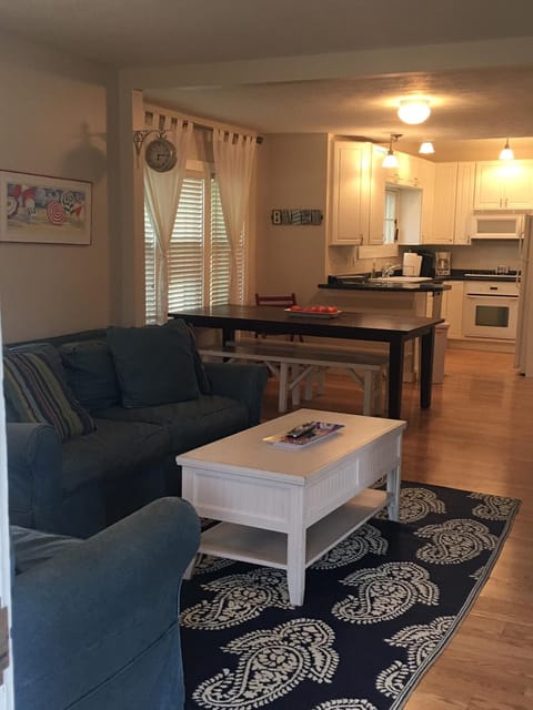 Open concept floor plan is great for entertainment.