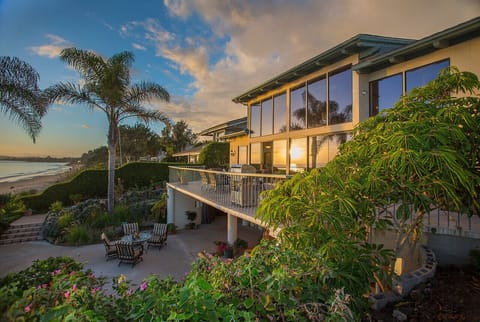 No better location in Summerland~ right on the beach!