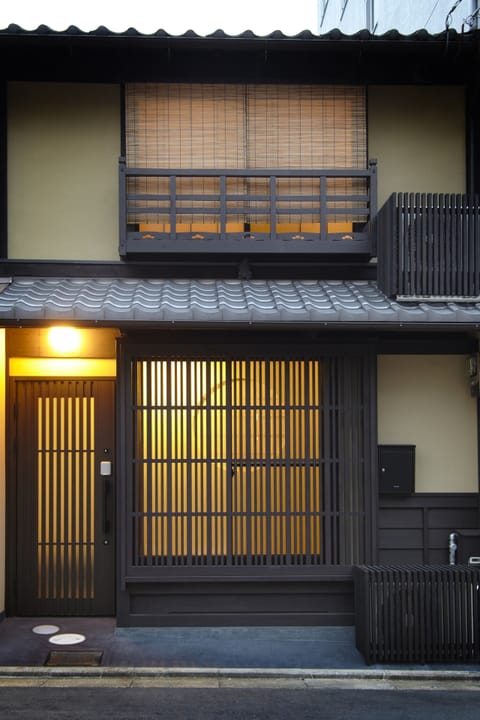 Machiya Momiji from the street.