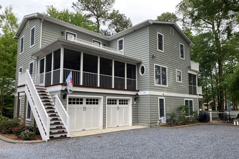 6BR 4.5BA, 2 living rooms, multiple decks and screened porches