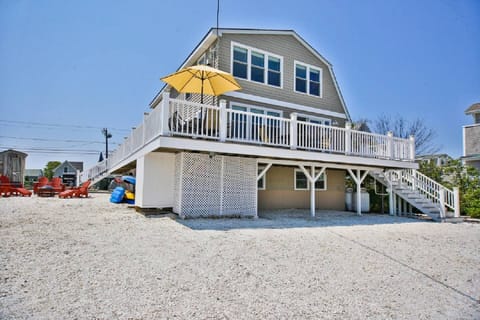Modem home with outdoor shower