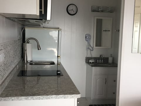 Kitchen microwave,fridge, cooktop, quartz counter top.Keurig & trad. coffee pot.