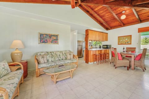 NH great area - The Na Hoku has a open floor design with area for everyone to enjoy.