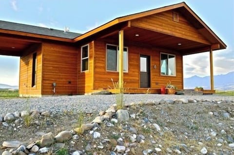 Find rest and inspiration!   On the Yellowstone River and Wild Rose pond