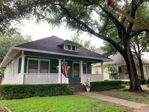 5star reviews since 2016
Family owned
New green exterior paint may 2026