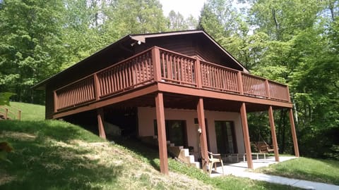 Front of the Cabin, upper an lower decks