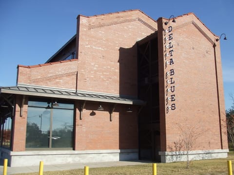 Delta Blues Museum = 4 minute walk. Grammy Museum Mississippi = 30 minute drive