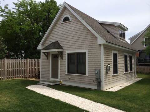 The sea shell walkway welcomes you to this Placid 'Plumtucket' Cottage