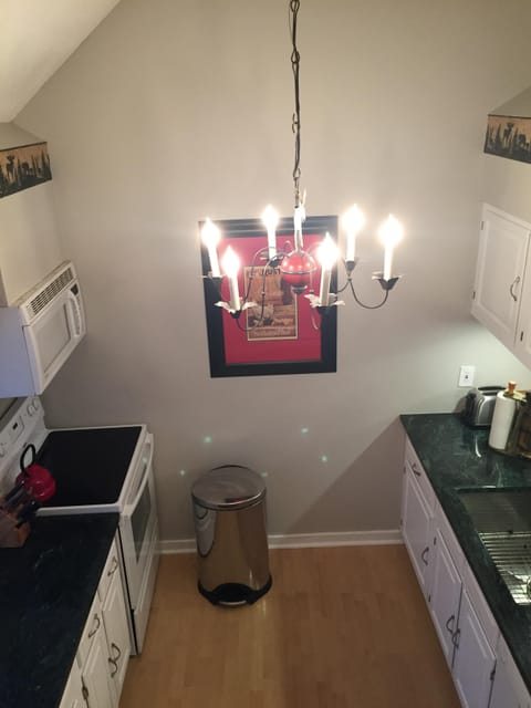 Well appointed kitchen with breakfast bar