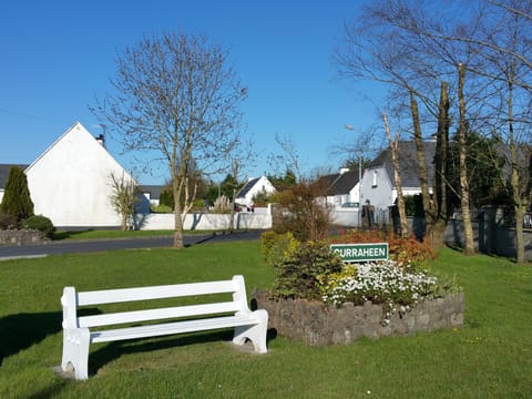 Entrance to Curaheen cottage located in a cul de sac