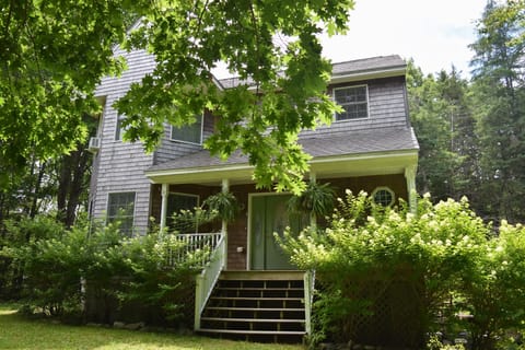 Oak Point Cottage is a colonial style 2-story house on a 2.4 acre lot.