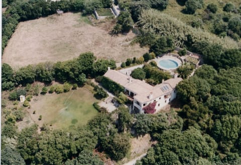 Aerial view of Casa do Celeiro and surrounding Serra