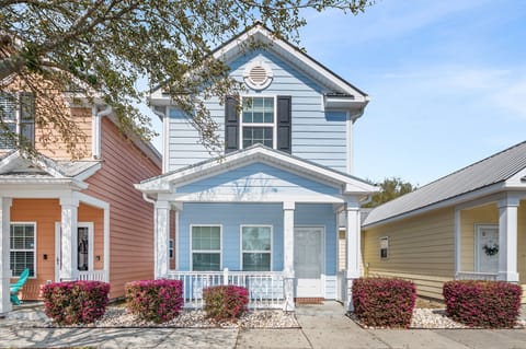 Beautiful, clean and cozy 2-story cottage