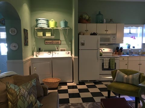  Washer and dryer in the guest cottage 