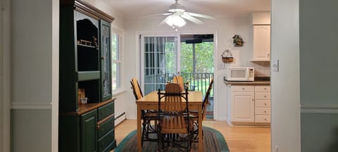 Eat-in kitchen table