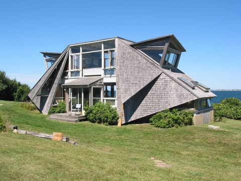 Secluded & directly overlooks Vineyard Sound. Just a 1-minute walk to the beach!