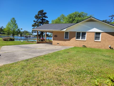 Side view showing the driveway, size about 3 cars, park trailers on grass
