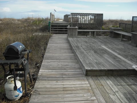 Deck with Gas grill
