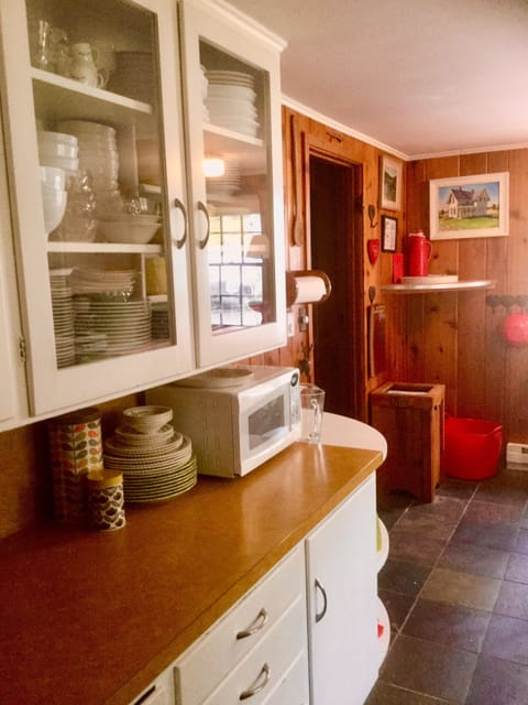 kitchen cabiinet/counter looking toward entrance to kitchen
