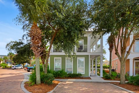 Welcome to Kenja Kottage!