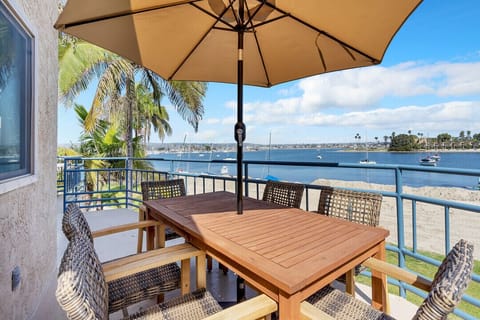 Wonderful balcony overlooking the bay