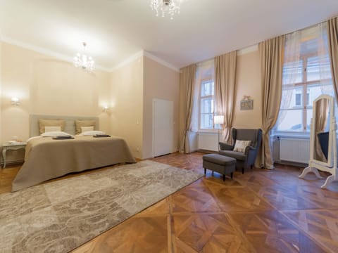 Master bedroom - Very comfortable king-size bed  