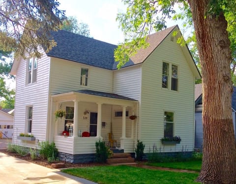 Come stay at our Colorado Farm House