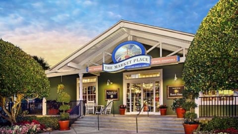 The Marketplace-Cascades section 