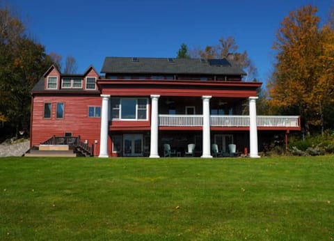 Tannersville Farmhouse in the summer!