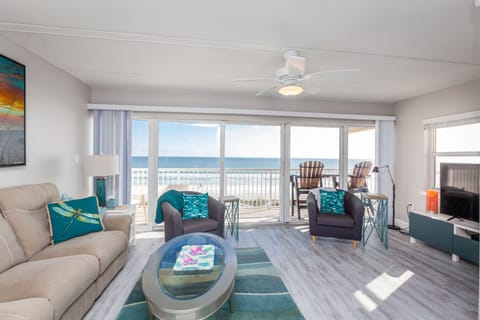 Spacious Oceanfront Living area