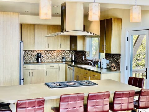 Awesome kitchen with everything you need.