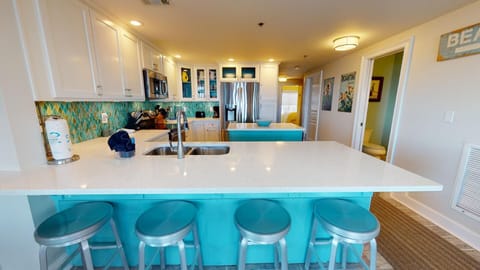 Kitchen - Breakfast Bar