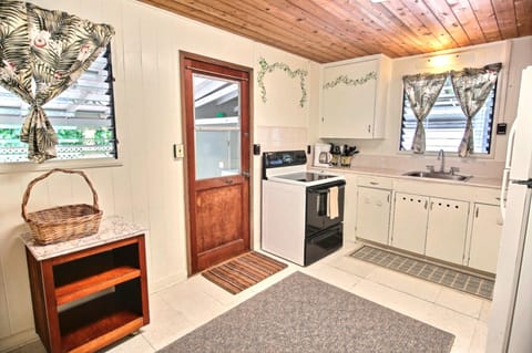 ALO kitchen entrance - Convenient second entrance