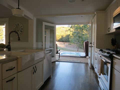 Chat with the hot-tubers while preparing a gourmet meal