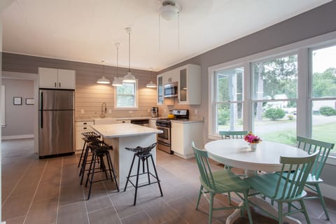 Carrara marble counters, breakfast bar and eat in table