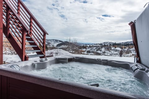 Hot tub with panoramic mountain views!