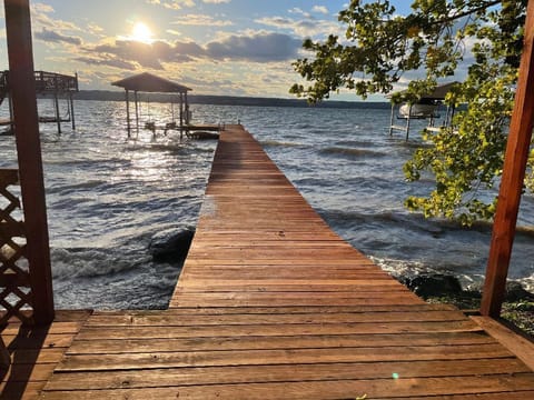 100 Foot Dock With Electric Boat Hoist