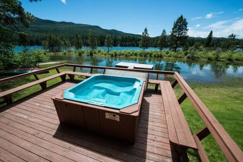 Swan Lake Chalet - View, Deck, Hot tub and Dock