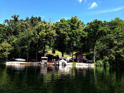 123 feet of lake frontage