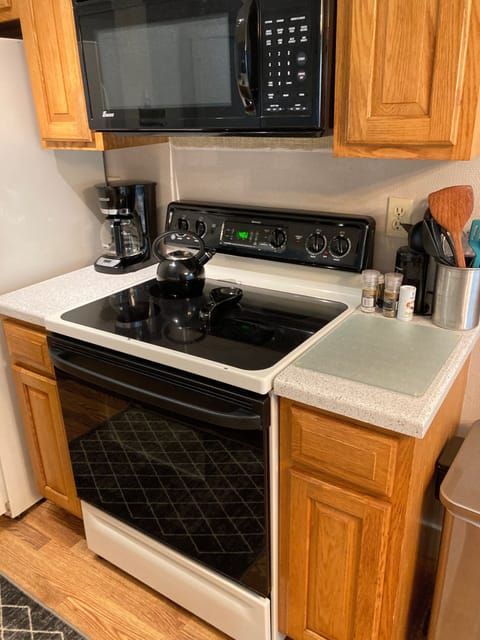 Stove, drip-style coffee maker