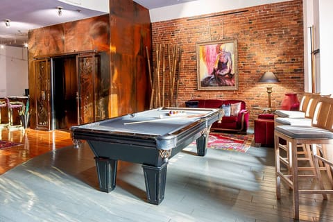 Grand Loft – Entertainment Inside, Terrace Views Outside