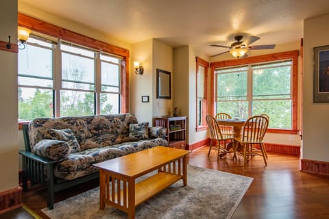 Living and Dining Area
Inn Suite #5 has everything you want for a romantic getaway for two on the North Shore. Imagine stepping through the entry door to this suite.