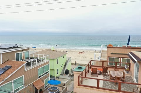 Large 3rd floor deck with ocean view