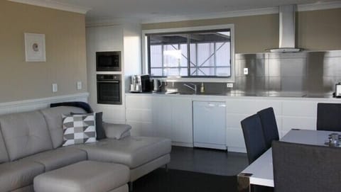 Modern kitchen - open plan