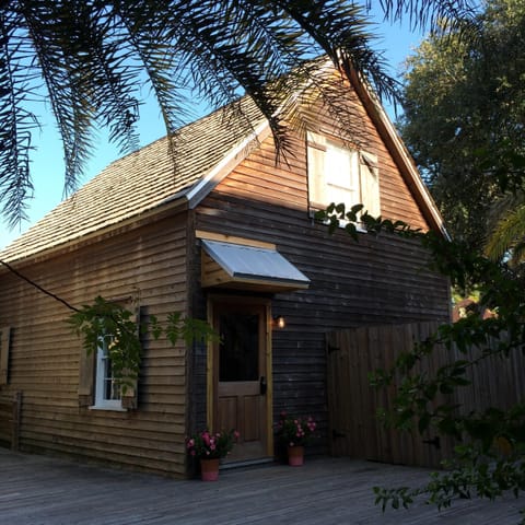 Centrally Located One block from Flagler College, One Block from St George St